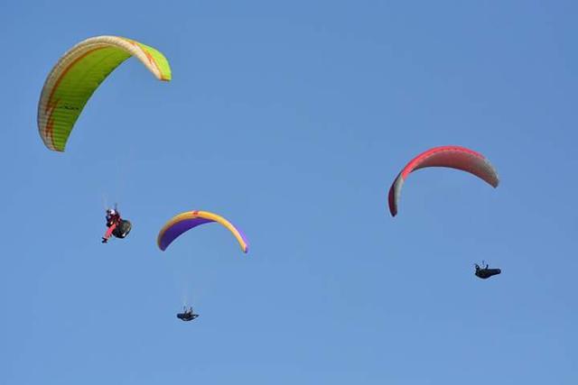 paragliding at bir billing